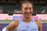 奖金74.9万！郑钦文2-0进16强，恩师归来就复活：微笑飞吻好开心