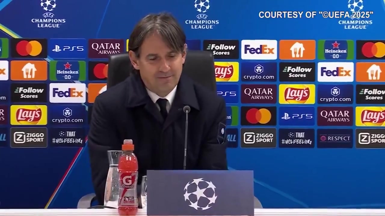 霸气😤😤记者提问国米瞄准双冠..？小因竖三根手指：是三冠王