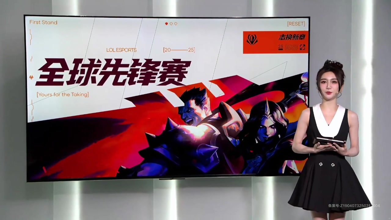 保养的真好✨互动女主持小悠珊珊身着黑白连衣裙登场