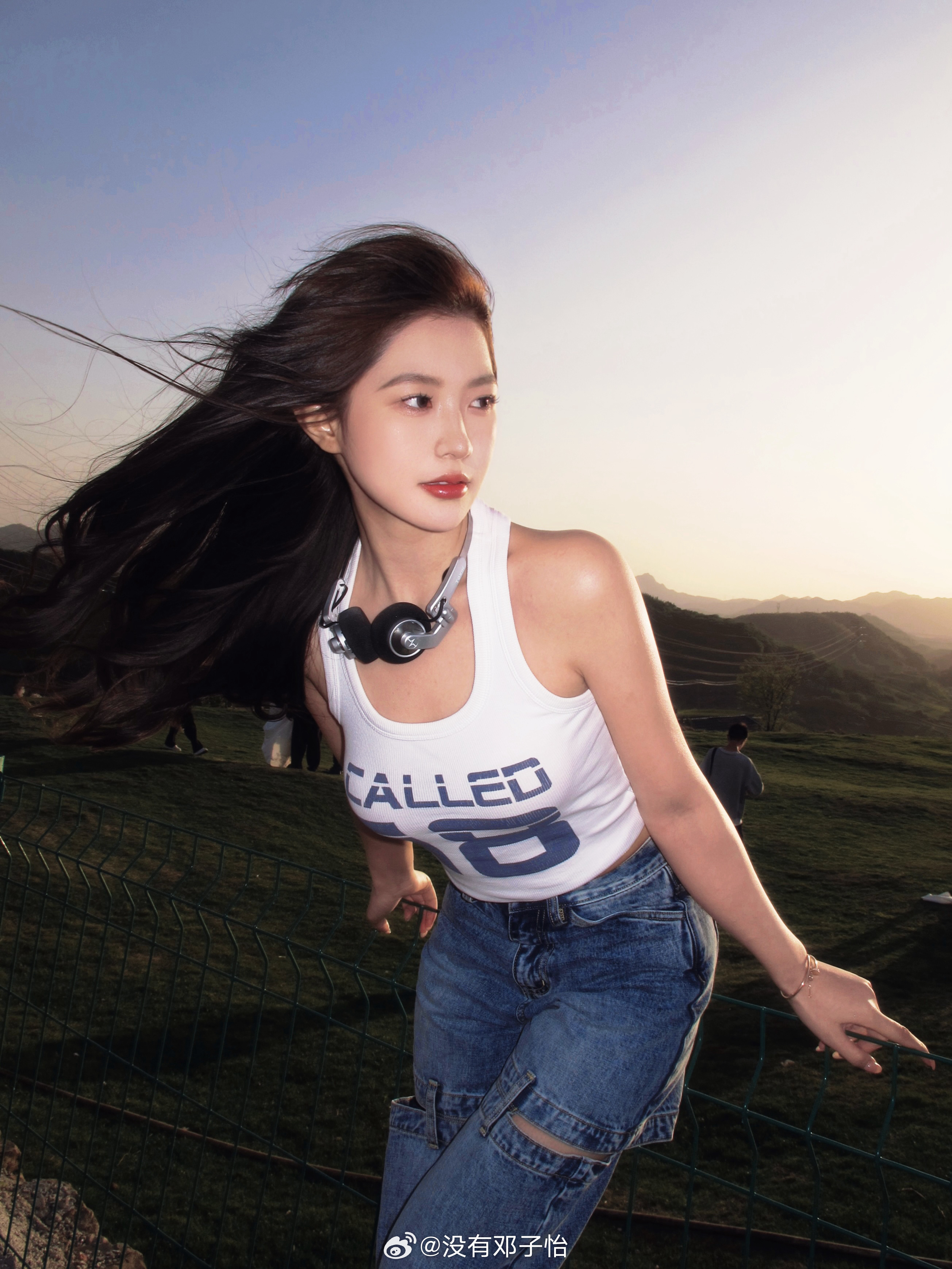 火辣身材😍😍meiko女友邓子怡晒照：生命力溢出屏幕啦