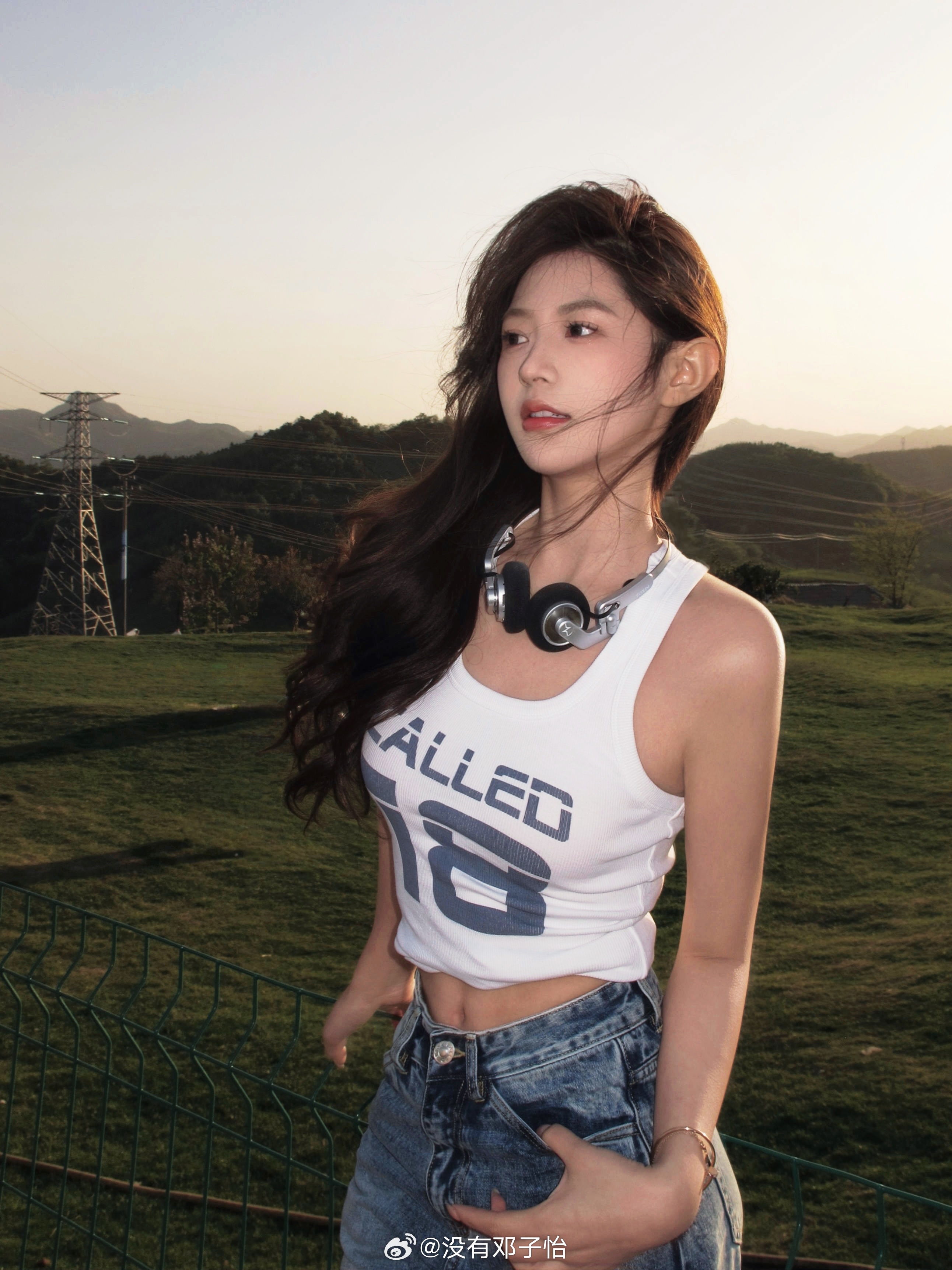 火辣身材😍😍meiko女友邓子怡晒照：生命力溢出屏幕啦