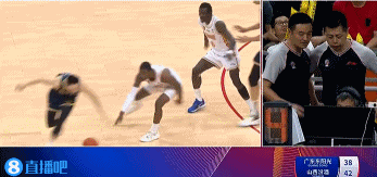 又冲突💥！胡明轩倒地抢球被迪亚洛脚压头上 张明池冲入场内吃T