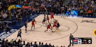 竭尽全力😬！威少末节连取7分 全场11中5&三分6中3拿下14分4板