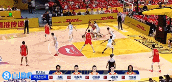 带队反超比分！胡金秋首节0出手 次节展示各种进攻技巧4投全中！
